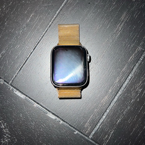 Apple Watch Series 6 - 44mm with Gold Mesh Band - Picture 5 of 5